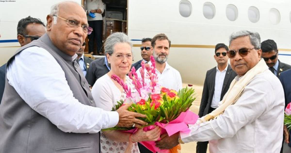 Sonia Gandhi, Mallikarjun Kharge, Rahul Gandhi arrive at Bengaluru ahead of joint Oppn meeting